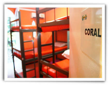 Dormitorio de 9 camas misto